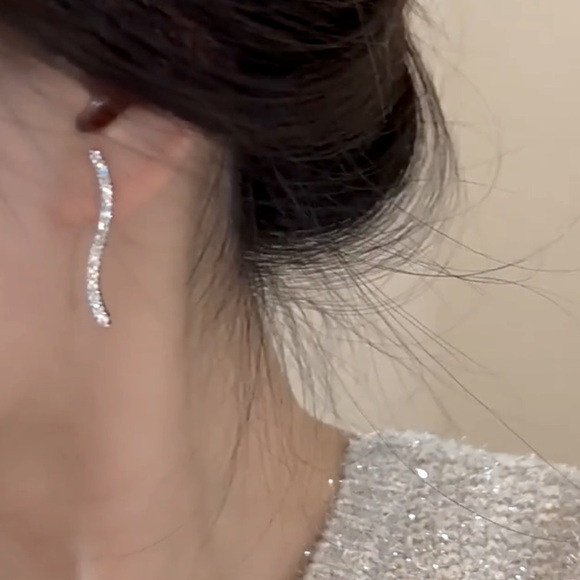 Delicate Wave Faux diamond  Earrings in Silver - Picture 2 of 3